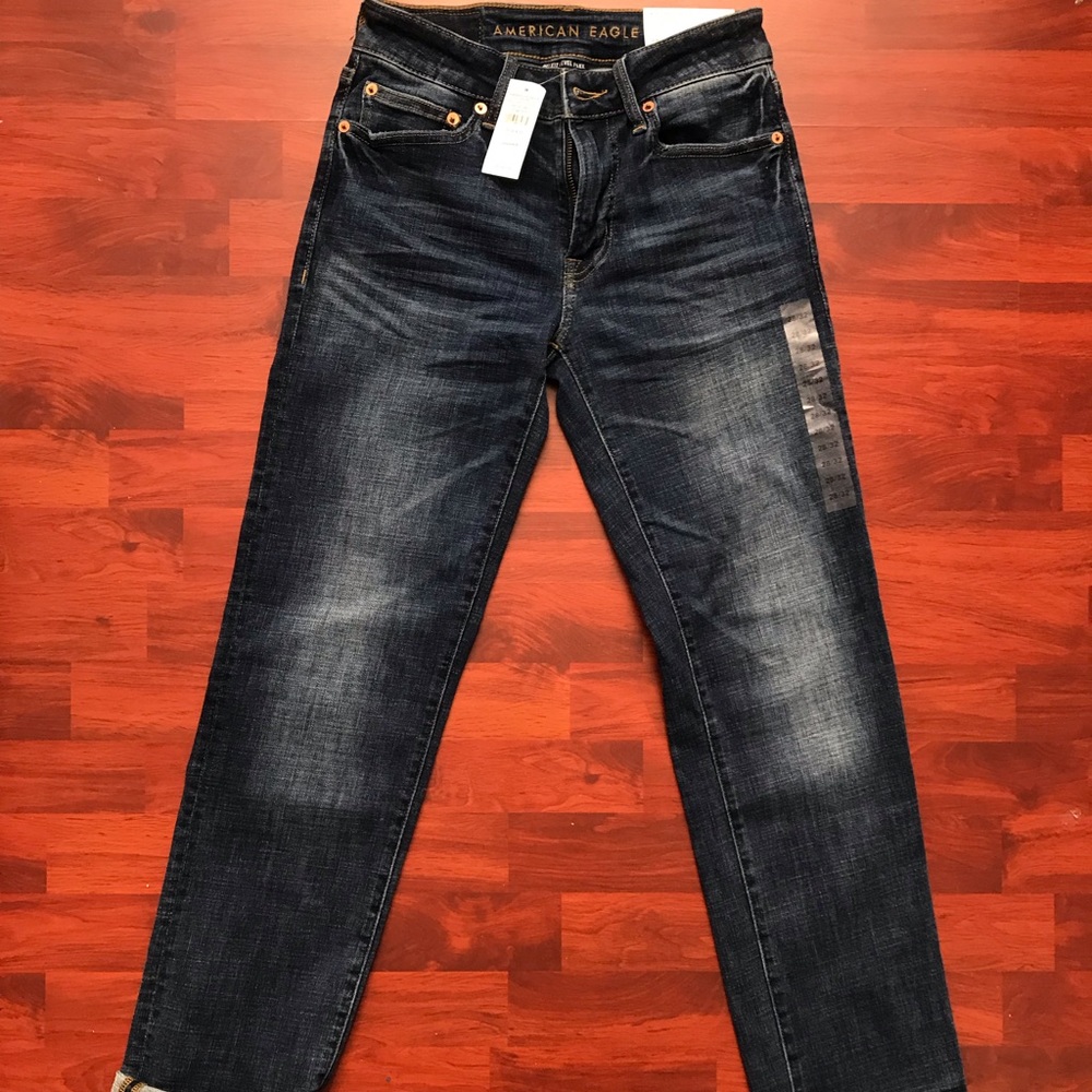 American Eagle straight legged jeans